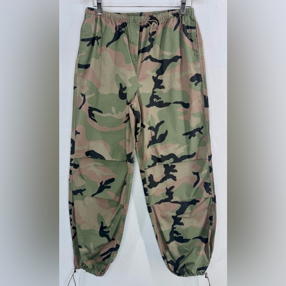 Women’s 90's Toggle Cargo Pants in Military Camo 100% Cotton Lightweight Sz S - Picture 1 of 5